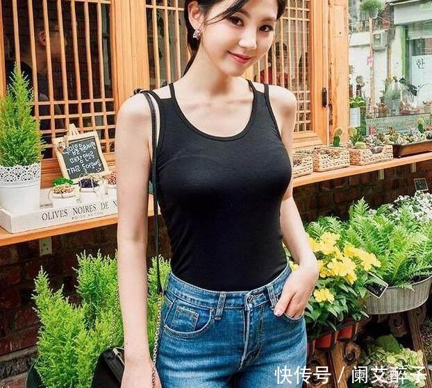  「加上」十分有魅力的牛仔裤美女，加上窈窕多姿的身材，时尚又靓丽！
