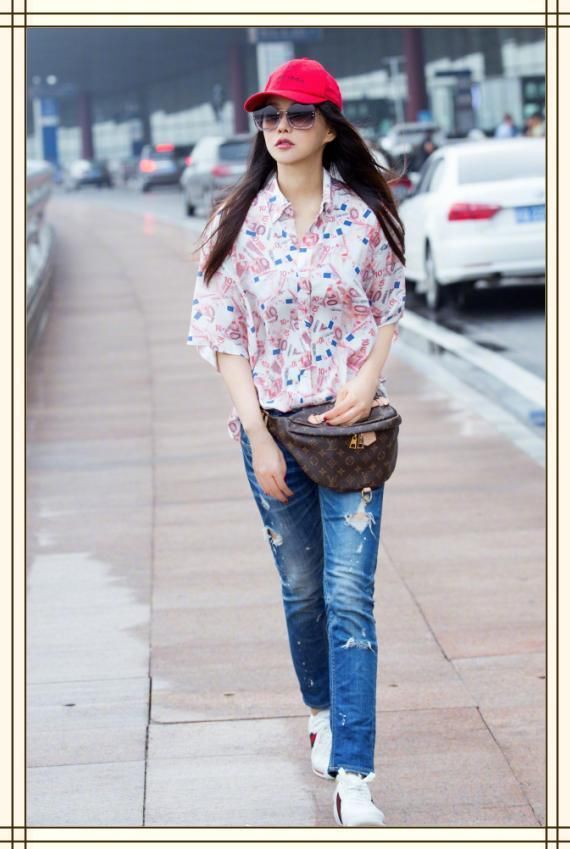 伊能静真会装！49岁年龄硬是把自己捯饬成19岁，网友：扮嫩上瘾？