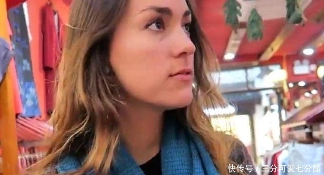 美国姑娘第一次来中国旅游，深夜看到一幕让她感慨，中国人真幸福