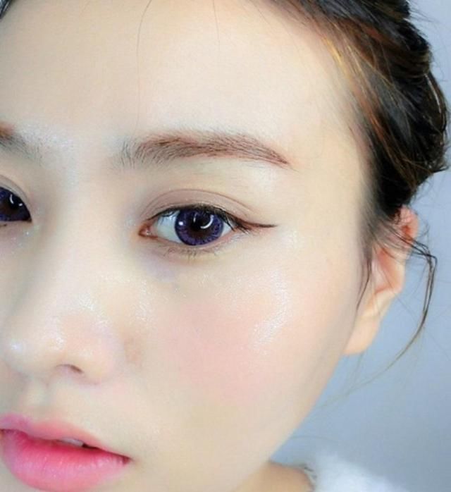 26岁空姐睡前用一只小药膏敷脸,半月祛斑,皮肤白嫩光滑