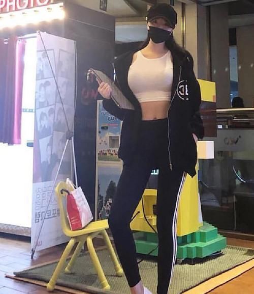  【气质】优雅大气牛仔裤，女神身材真好，美得别致有气质！