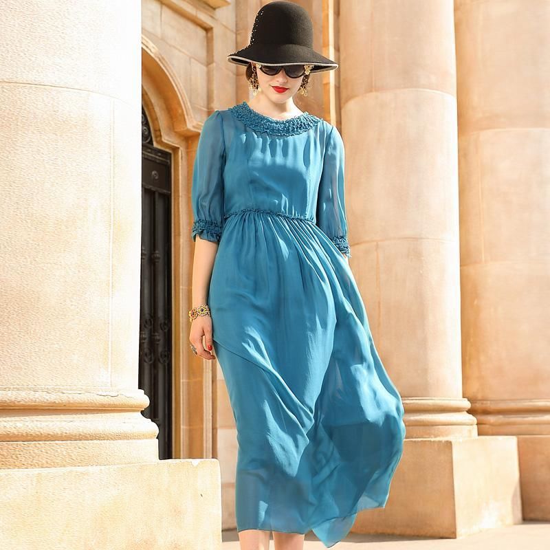 40岁女人，尽量少穿黑色，多穿这3种颜色的“裙子”，减龄显气质