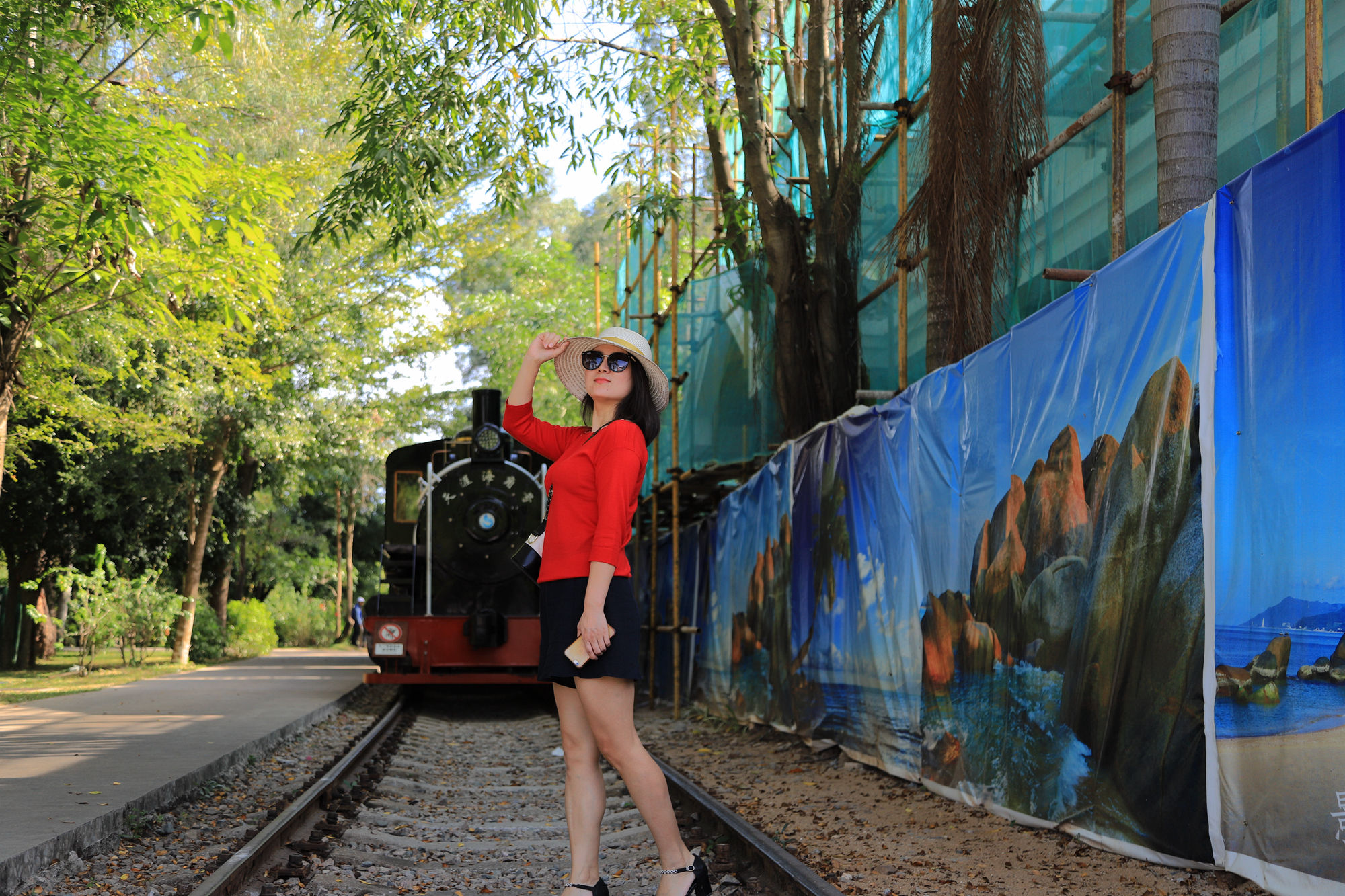 【遇上一座城】请到天涯海角来，一起去看比基尼大长腿的三亚微游