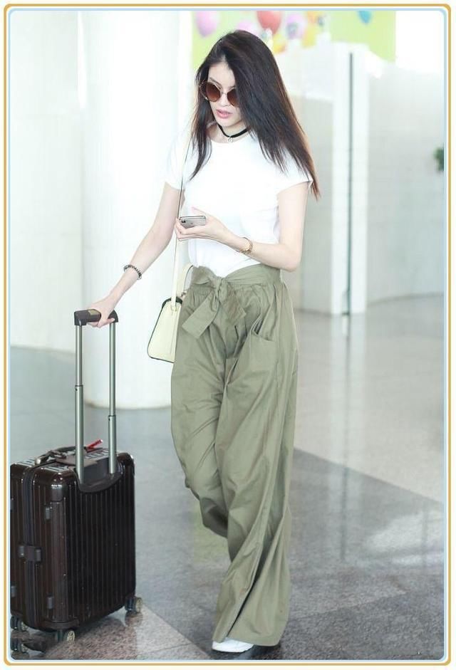 当何穗和全智贤同穿绿色阔腿裤，才知道超模腿和明星腿差距有多大