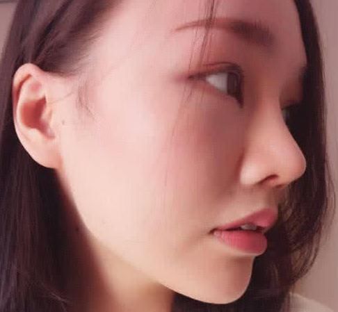 「 黑头」初中女生却经常做，难怪一直没人追，这3行为会让你变“猪头鼻”