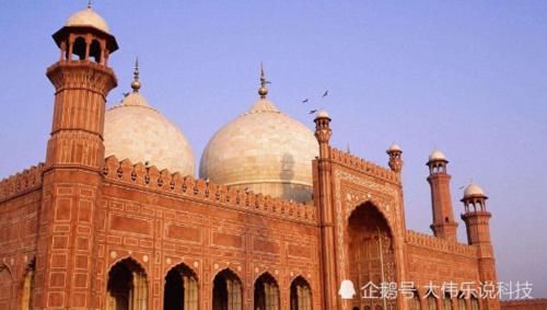 这个国家对我国免签，旅游业经济突飞猛进，日本人和韩国人万分眼