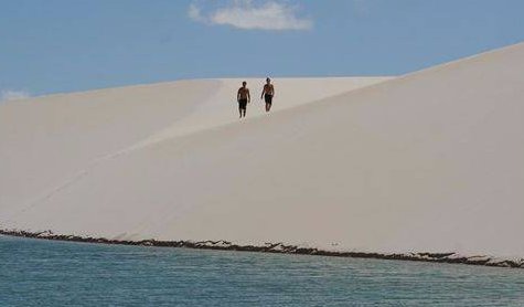 世上最奇沙漠！巴西千湖沙漠：水比沙多、还有鱼虾“美得像仙境”