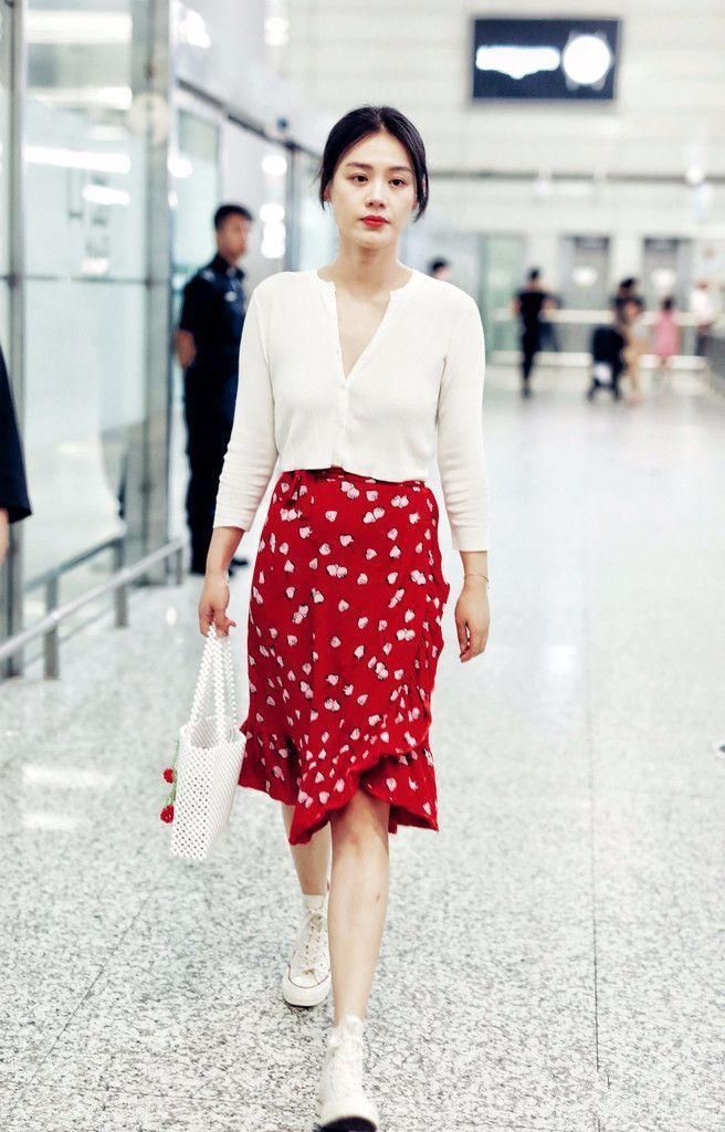 如果不是马思纯这个颜和这个腿，这身衣服穿着真不行!