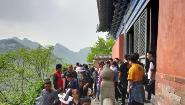 中国最赚钱的山，光卖门票就日赚80万，网友：这才是“金山”