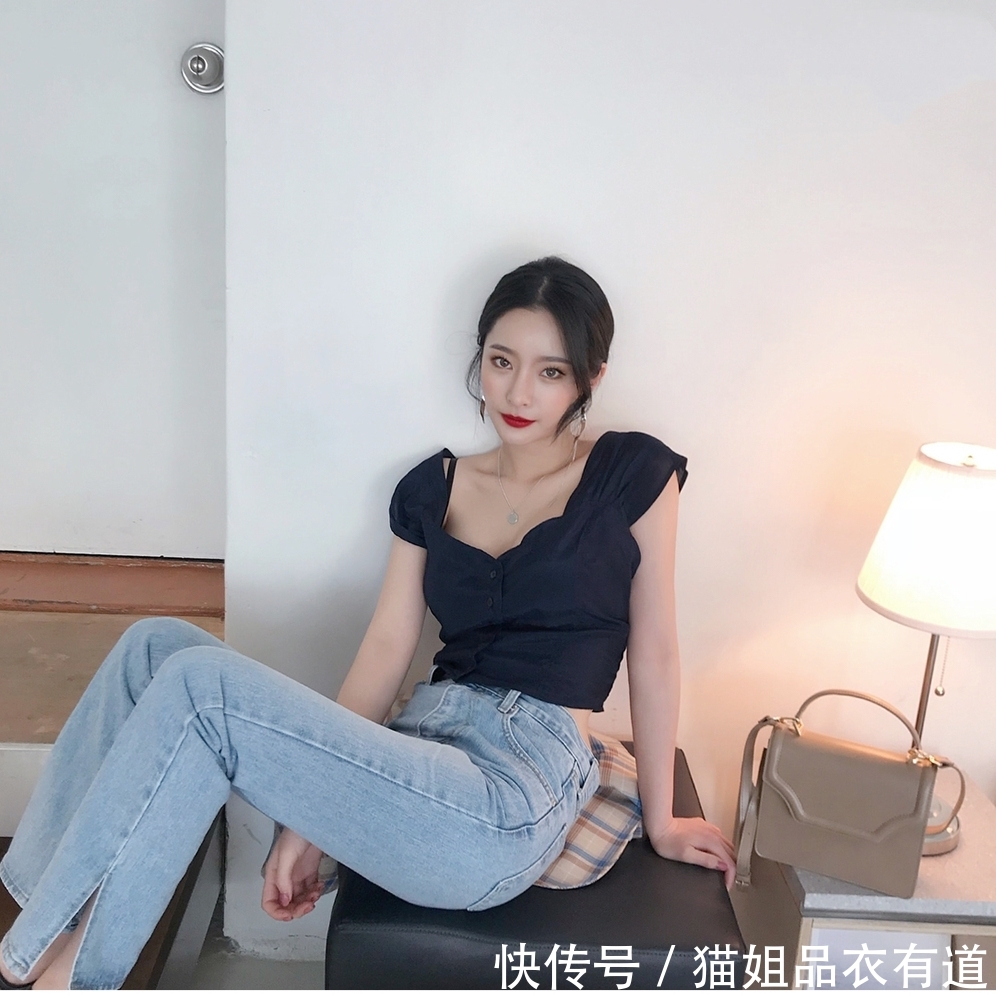  约会■“桃心领”上衣不来一件？约会穿甜美，上学穿时尚，怪不得这么火