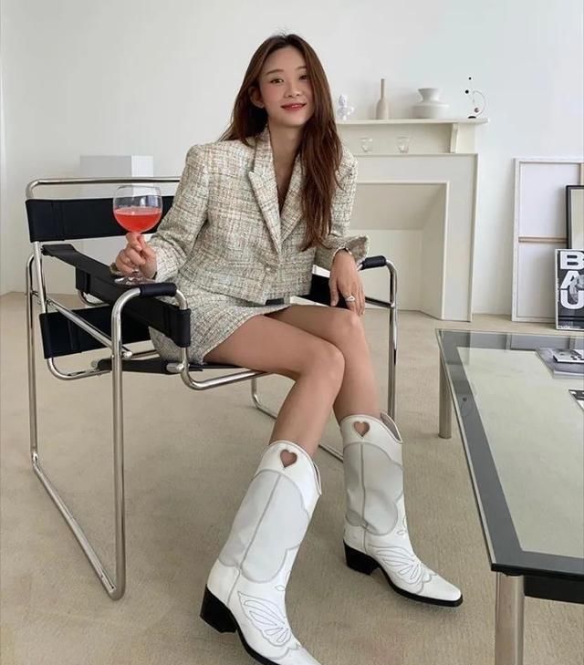  「春天」西装+吊带，春天这样穿太气质了！