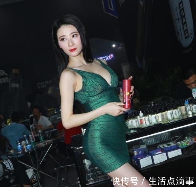 美女■美女街拍:清纯可人的小姐姐,气质优雅,穿出窈窕精致的美感!
