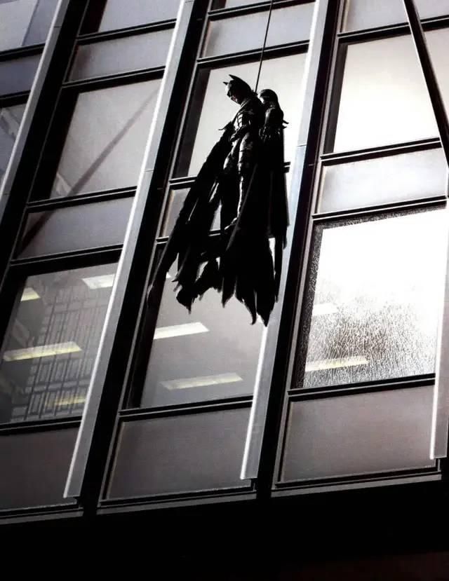 『蝙蝠侠』打败蝙蝠侠的小丑输了?不尬吹,独家新解《黑暗骑士》史诗三部曲