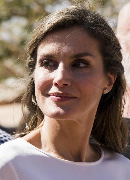 凯特王妃36岁,西班牙王后46岁,不化妆时的她们差别还是大的