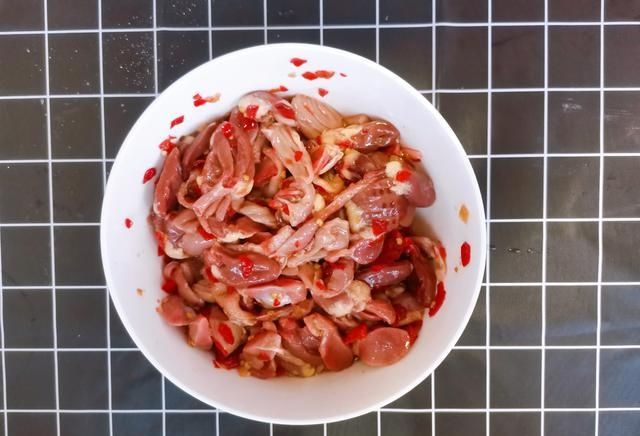 【鸡胗】10元能买一大盘的下饭菜,香辣脆嫩,可以再来一碗饭