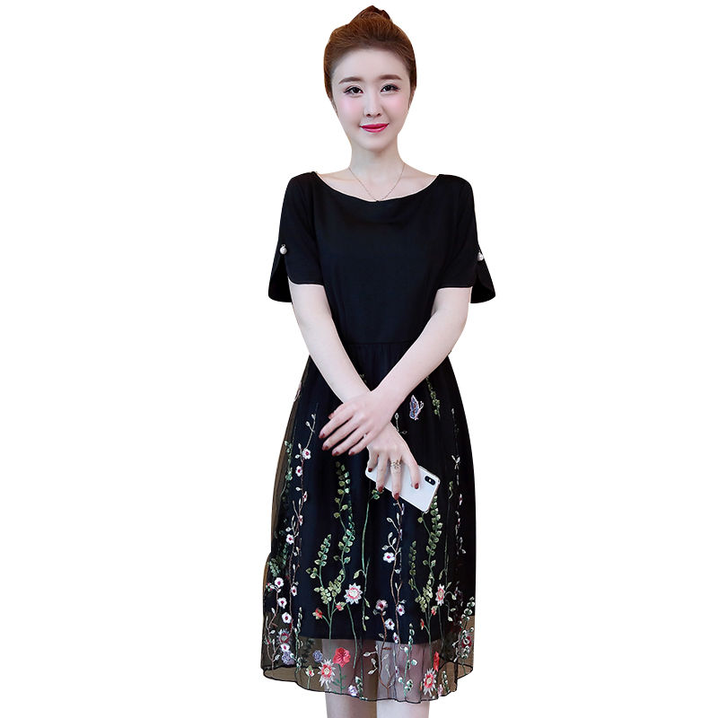 我已经50岁，但从没人喊我“大妈”!夏天我就穿减龄裙，太美