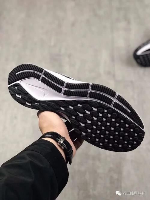  NIKE@NIKE最轻科技的飞马跑鞋性能如何？纯原版本开箱实测