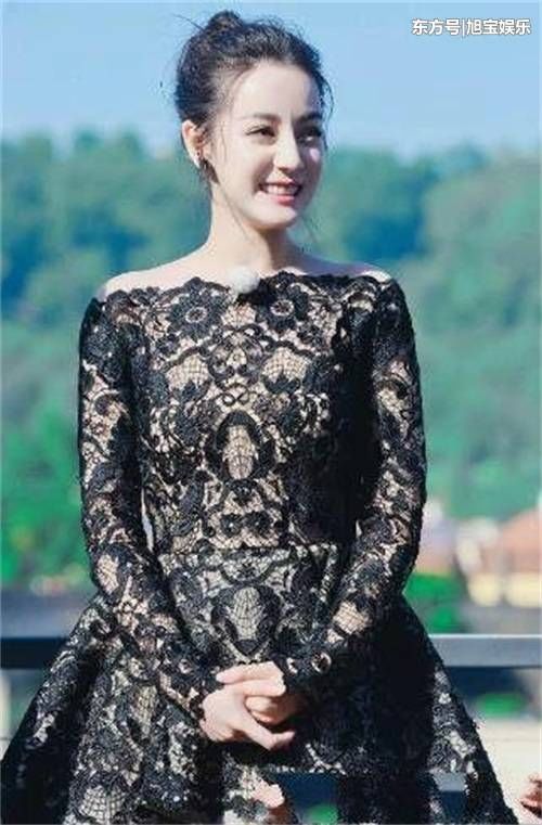 女星穿黑色蕾丝裙美照，热巴瘦了，杨颖性感，她却像小学生!