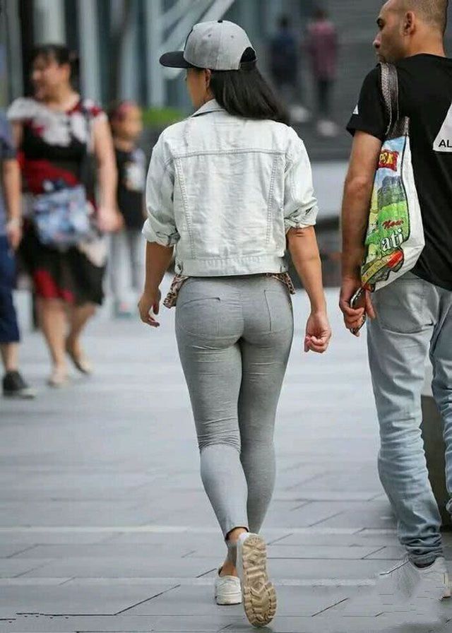 特别抢眼的打底裤美女，图2小姐姐充满了淡淡的光泽！