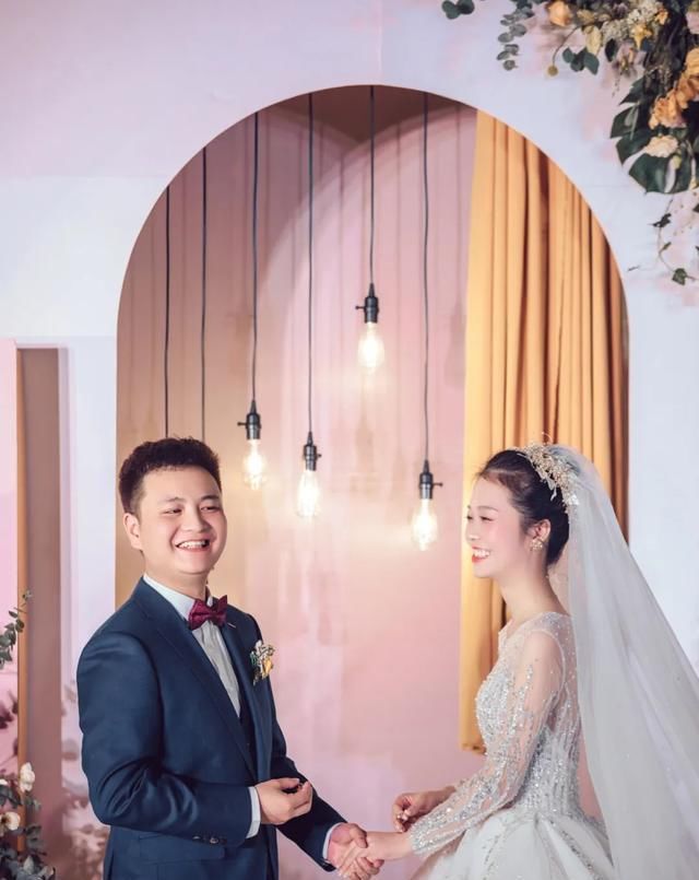  喜欢@夏天办一场淡黄的婚礼刚好，柠檬味道的汽水，是小清新和你的最爱