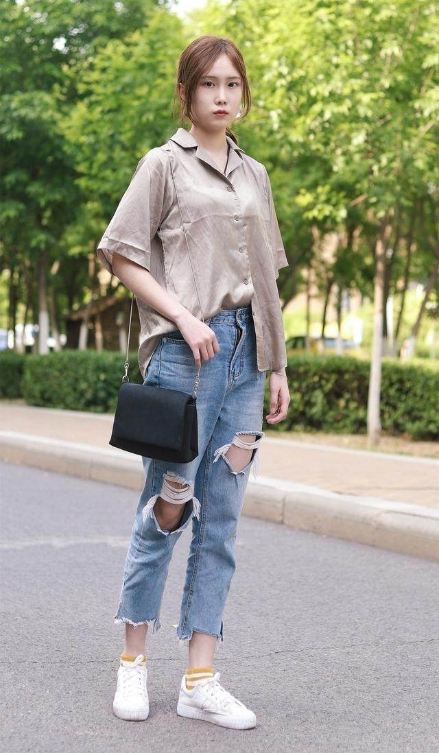 『 美女』这么修长的身材令人羡慕不已,街拍:高挑美女的穿搭术