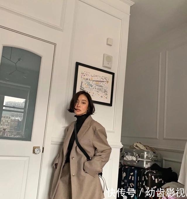 「半身裙」半身裙+短西装,今年春天这么穿,美炸了!