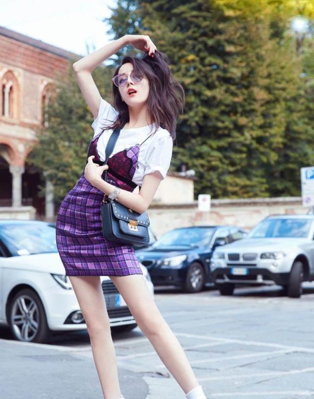 迪丽热巴一组美照：图二俏皮可爱，图三长腿尽显，图五过于性感