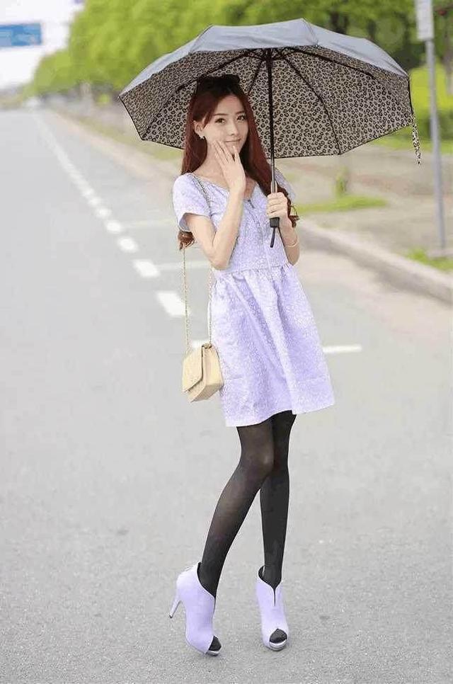 街拍：肌肤胜雪高贵的小姐姐，走在哪里都吸睛又抢眼！