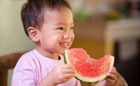  损伤孩子脾胃@孩子积食的“元凶”，在冰箱里很常见，为了孩子发育，别再喂了