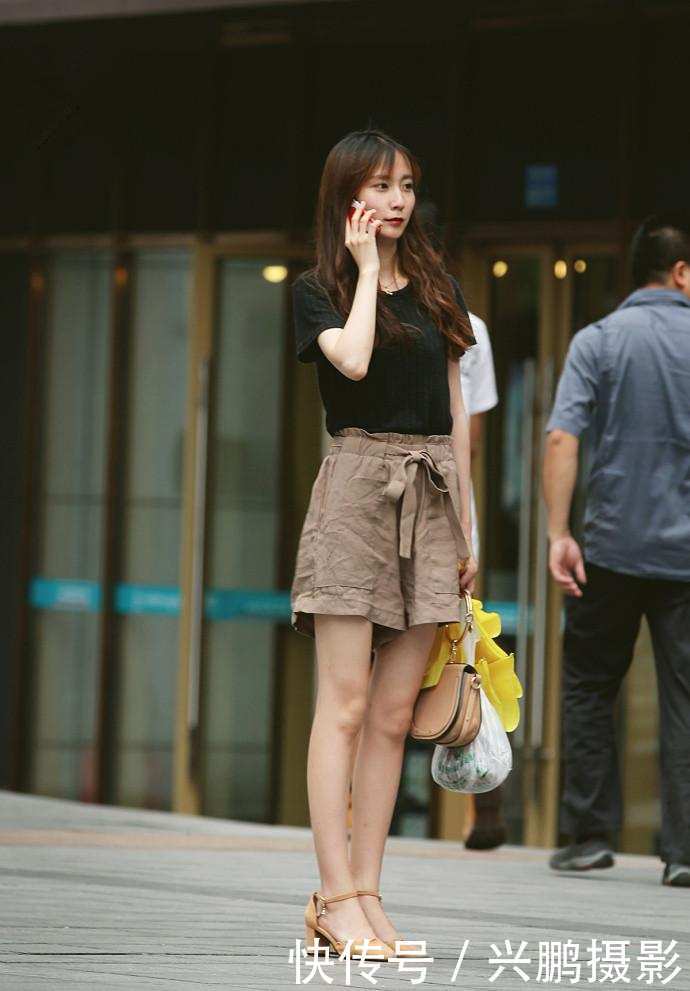 重庆街拍, 修身裙的美丽, 即使一个背影, 都让人过目不忘