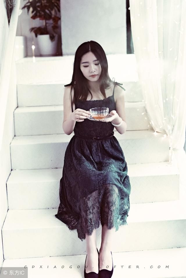 老婆把裤子都扔了，穿上这样的美裙，简直太减龄了，迷到我心醉