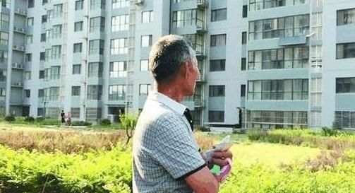  「买房」农村兴起进城“买房热”，当他们老了以后，要靠什么养