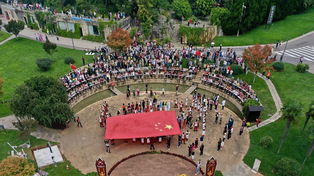 云南举办“快闪”活动献礼新中国成立70周年