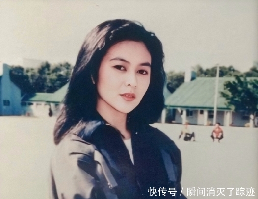 【关之琳】关之琳恋情曝光?与光头司机有说有笑,网友称其“肥叔叔”