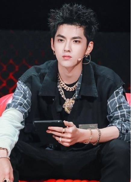 环球音乐否认吴亦凡抄袭，虎扑秒删帖子！凤姐嘲讽吴亦凡