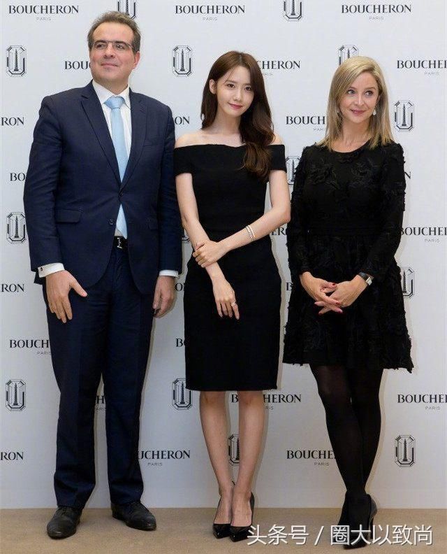 林允儿现身某活动，穿黑色连衣裙甜笑迷人，网友：瞬间高大上了！