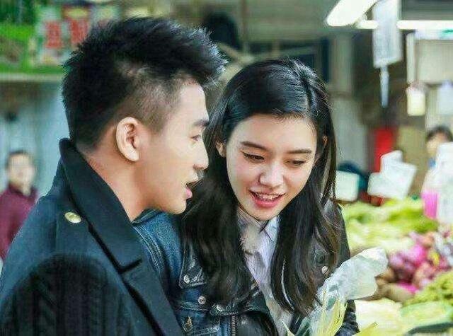 奚梦瑶一摔成名,如今竟敢机场秀内衣,网友:脑子摔坏了吧!