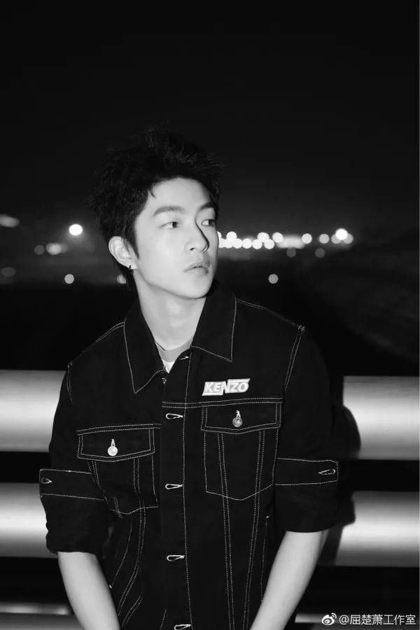 你的穿搭过时啦!跟戚薇、屈楚萧学最潮穿法，分分钟朋友圈点赞过