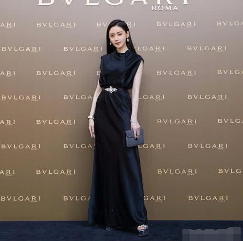 张天爱大长腿小蛮腰确实有，唯一不足的在于她的气质！