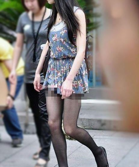  「气质」时尚街拍：小碎花阔袖上衣外套 高跟鞋子，装饰身型，突显女人气质