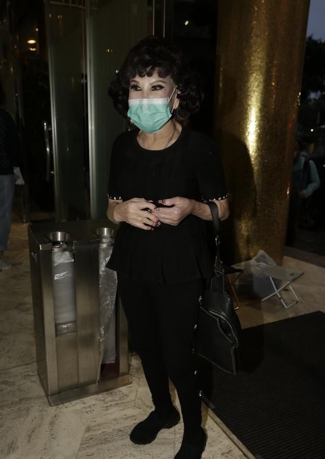  「儿子」霍英东前儿媳洪国华设灵儿子亲自打理后事，邓兆尊黄夏蕙现身致哀