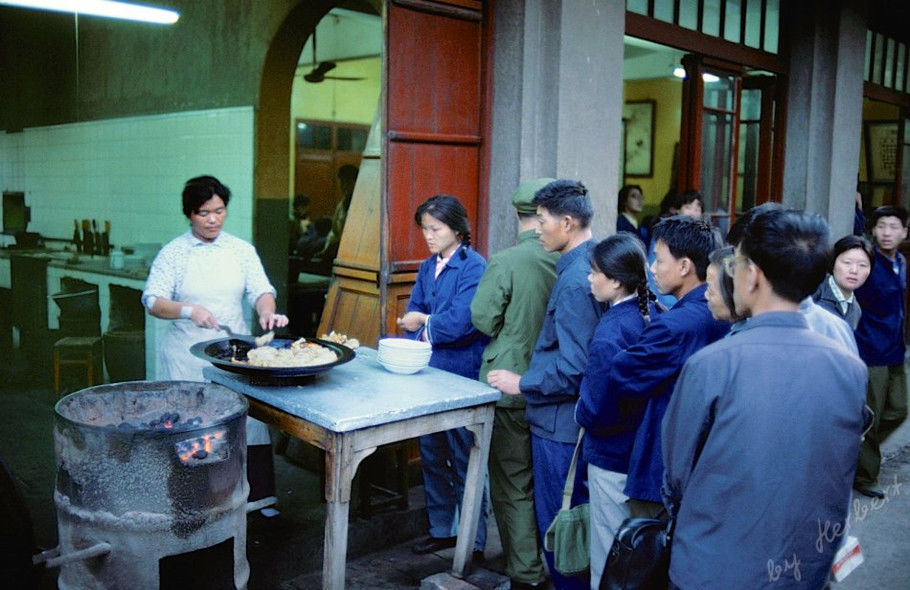 一组老照片，带你穿越到1980年的中国，真实的百姓日常!