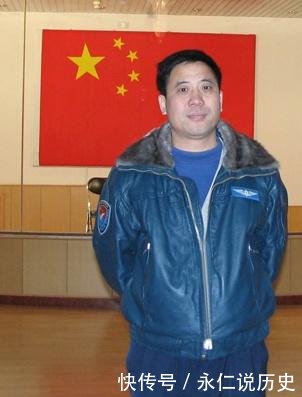 正团职飞行员李剑英烈士，牺牲12年，葬于家乡郑州，墓前鲜花不断