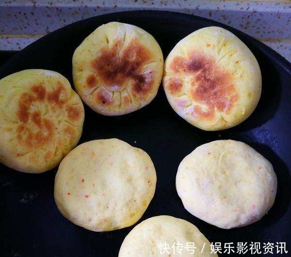「营养」秋天就爱吃这样的南瓜饼,松软香甜,营养丰富,孩子很爱吃!