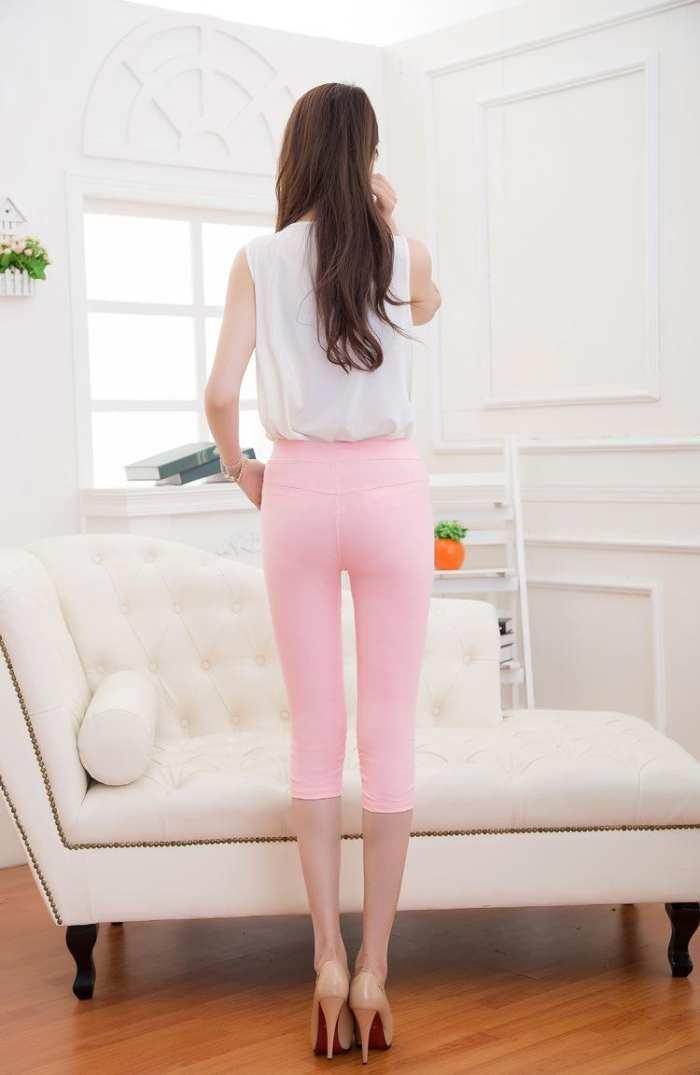 紧身裤穿搭让你看起来精神饱满，更有女人味