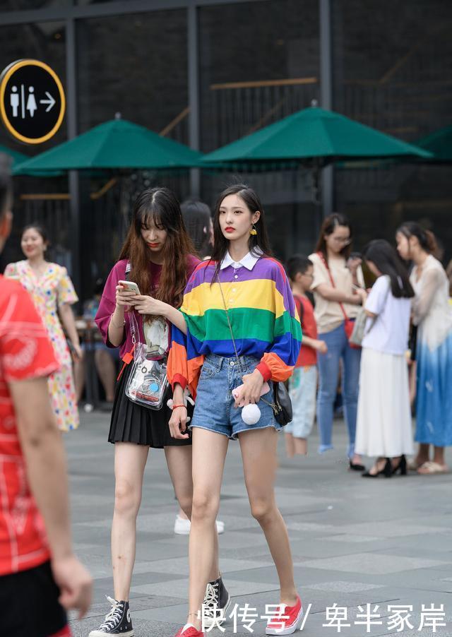  『小姐姐』潮人脚下也是一道风景线！运动鞋一年四季都很有存在感
