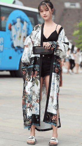 素人街拍: 包臀裙让凹凸身材呼之欲出, 图四小姐姐让人血脉喷张