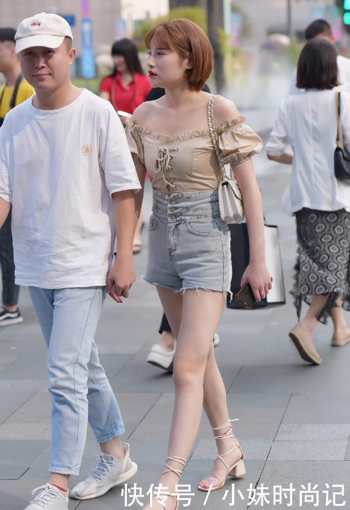 拒绝|街拍:拒绝路人感, 选择时尚洋气的短裤穿搭, 让你的造型轻松脱颖而出