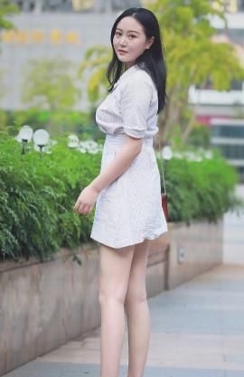 「清爽」白色细条纹连衣裙,素雅清爽,尽显气质女神的自信与温柔