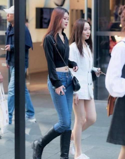  『美女』养眼女神街拍：身材高挑的美女，一件粉色外套配黑色打底裤，魅力气质十足